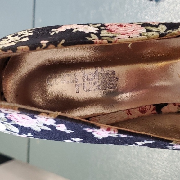 5" FLOWER STELLETO HEALS.  Pink floral print on black fabric. Charlotte Ross. 5. - Picture 9 of 12